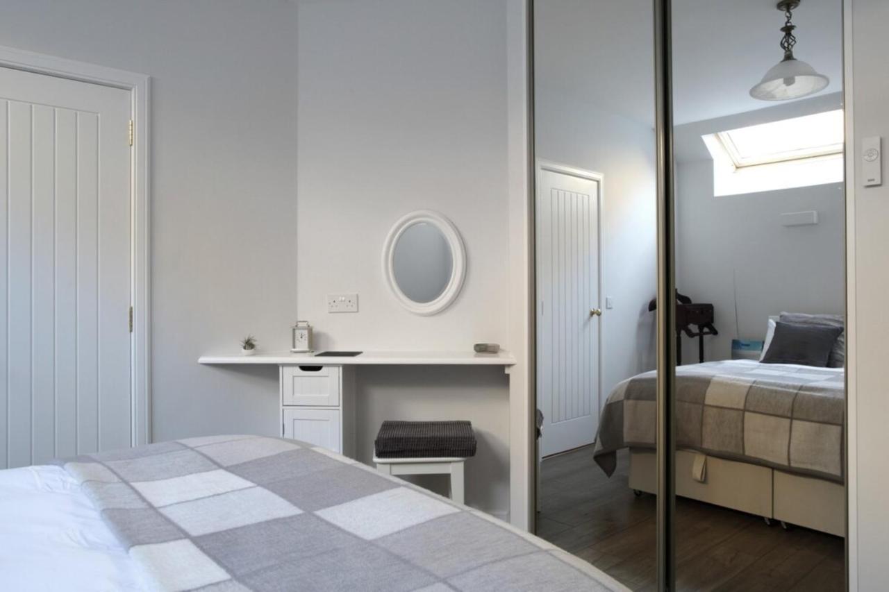 Апартаменты Quiet Ground Floor Mews Flat And Parking Эдинбург Экстерьер фото